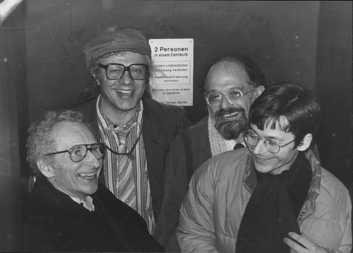 v.l.n.r.: Walter Höllerer, Peter Orlovsky, Allen Ginsberg, unbekannt, Berlin, 1976, Foto:  Literaturarchiv Sulzbach-Rosenberg