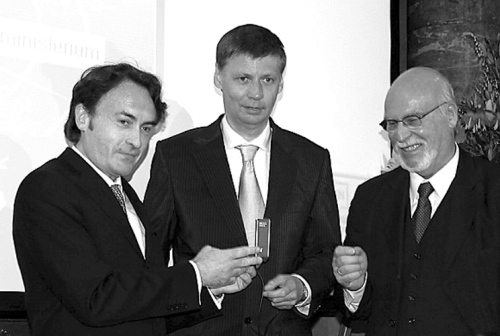 Giovanni di Lorenzo und Günter Jauch mit Prof. Dr. Rudolf Hoberg, © Foto: Gesellschaft für deutsche Sprache, Wiesbaden