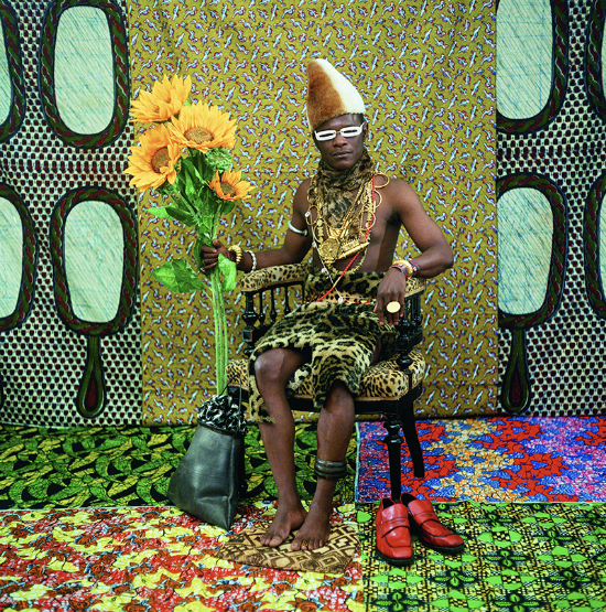 Aus der Serie ‘Tati‘, 1997: The Chief who Sold Africa to the Colonists, Foto: Sammlung Generali Foundation – Dauerleihgabe am Museum der Moderne Salzburg, © Samuel Fosso