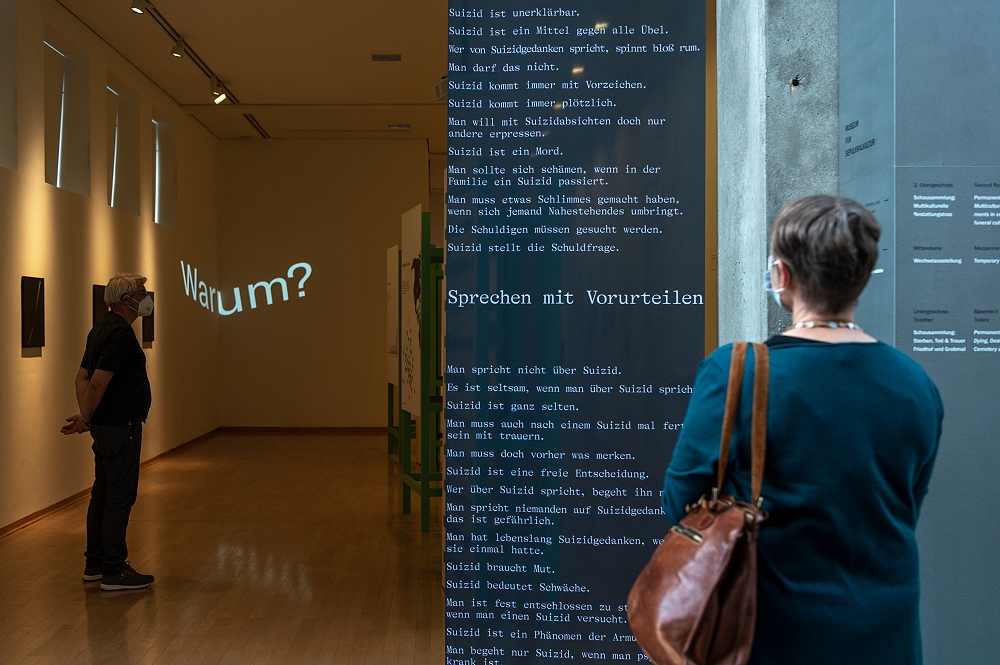 In der Ausstellung ‘Suizid – Let’s talk about it!‘, © Museum für Sepulkralkultur, Kassel, Foto: Anja Köhne