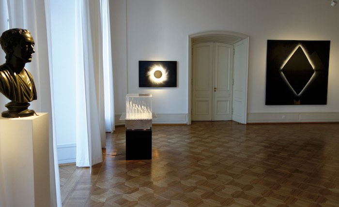 Taten des Lichts: Mack & Goethe, Blick in die Ausstellung, Foto: Barbara Steingießer