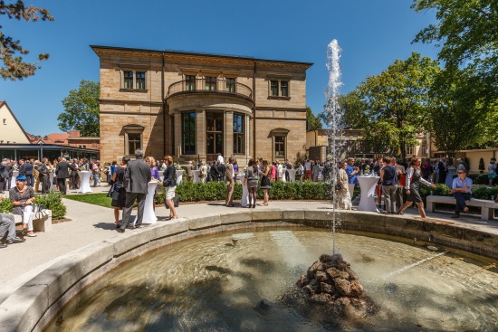 Haus Wahnfried, Gartenseite: Eröffnungsfeier am 26.7.2015 - Foto: Nationalarchiv der Richard-Wagner-Stiftung, Bayreuth