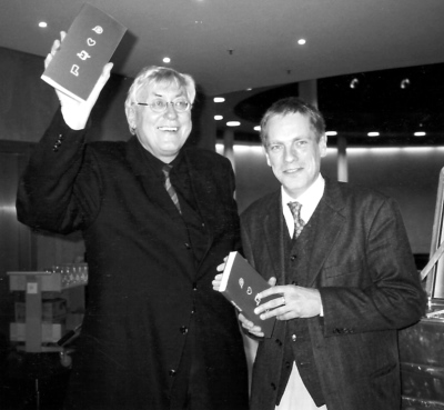 Verabschiedung von Wolfgang Rasch (l.) im Dezember 2000, neben ihm Rainer Groothuis, Foto: Stiftung Buchkunst