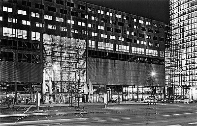 Außenfassade des Filmhauses am Potsdamer Platz, © Foto: Filmmuseum Berlin - Stiftung Deutsche Kinemathek