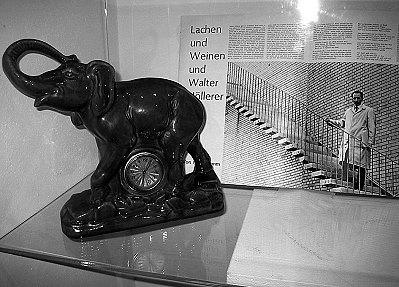 Die Elefantenuhr, Ein Geschenk von Siegfried Unseld zu Walter Höllerers 60. Geburtstag, Foto: Patricia Preuß, Literaturarchiv Sulzbach-Rosenberg