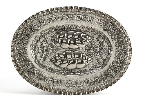 Teller für Sabbatbrote, Silber, 19. Jahrhundert, © Sammlung Museum der Brotkultur