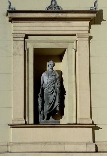 Zinkstatue Johann Joachim Winckelmanns, Südfassade der Neuen Eremitage, St. Petersburg, Foto: privat