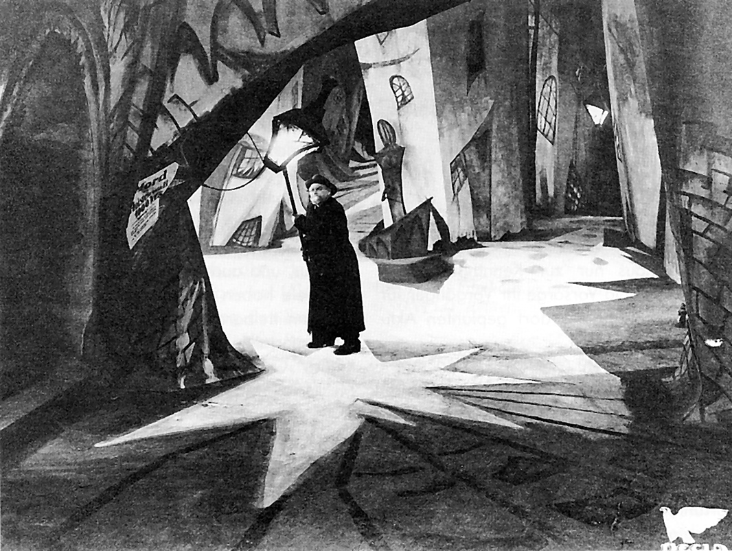 Robert Wiene, ‘Das Cabinet des Dr. Caligari‘, Deutschland 1920, Bildmitte: Werner Krauss in  der Rolle des Dr. Caligari, Foto: Filmmuseum Berlin - Deutsche Kinemathek