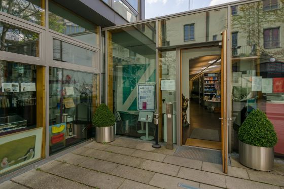 Neuer Zuschnitt Außenaufnahme der Stiftung Lyrik Kabinett, München