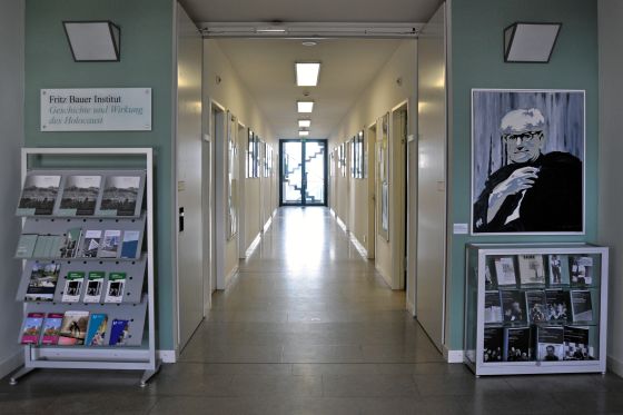 Blick in den Bürotrakt des Fritz Bauer Instituts im I.G. Farben-Haus, Foto Werner Lott