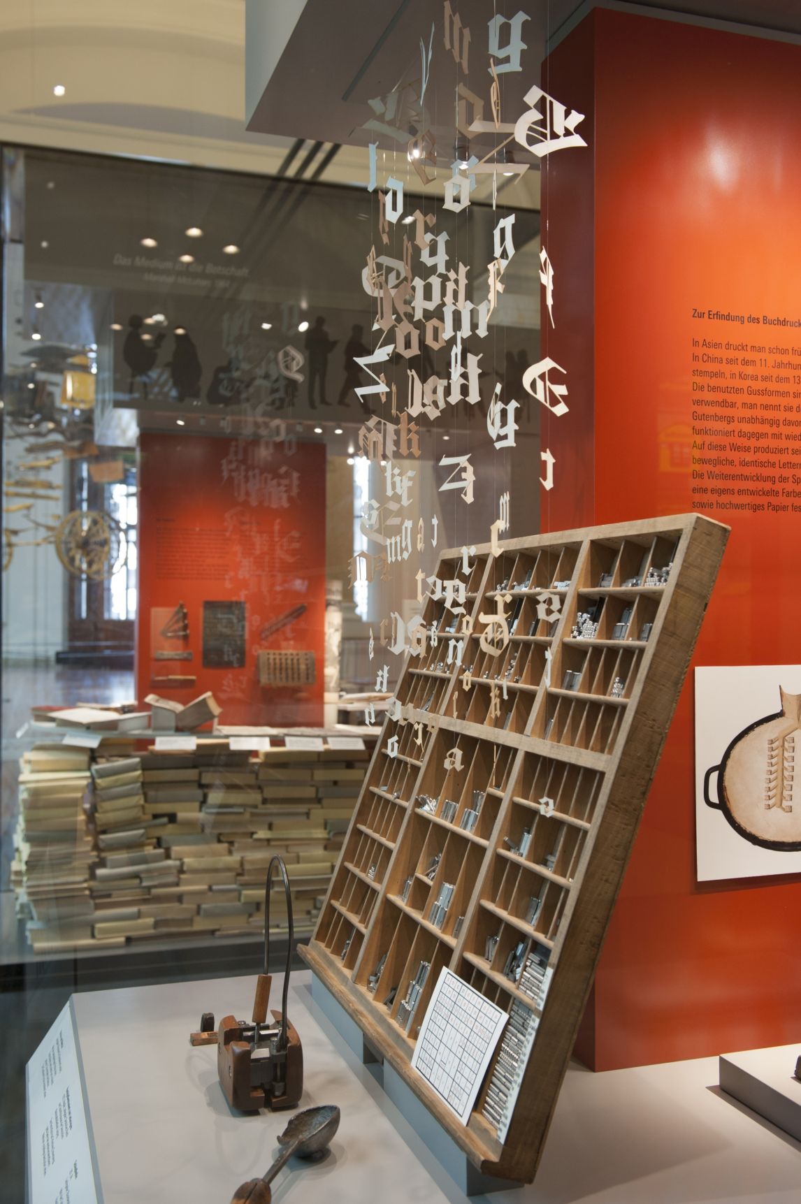 Blick in die Dauerausstellung, @ Museum für Kommunikation Berlin, Foto: Michael Erhart