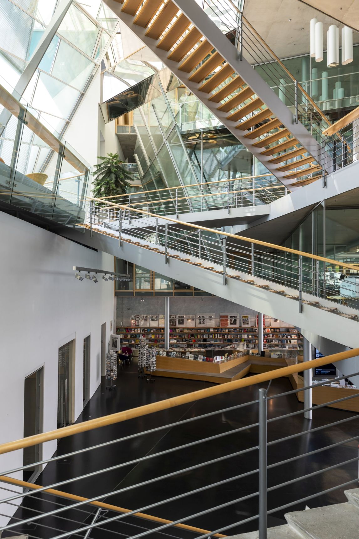 Akademie der Künste Treppenhaus © Erik-Jan Ouwerkerk