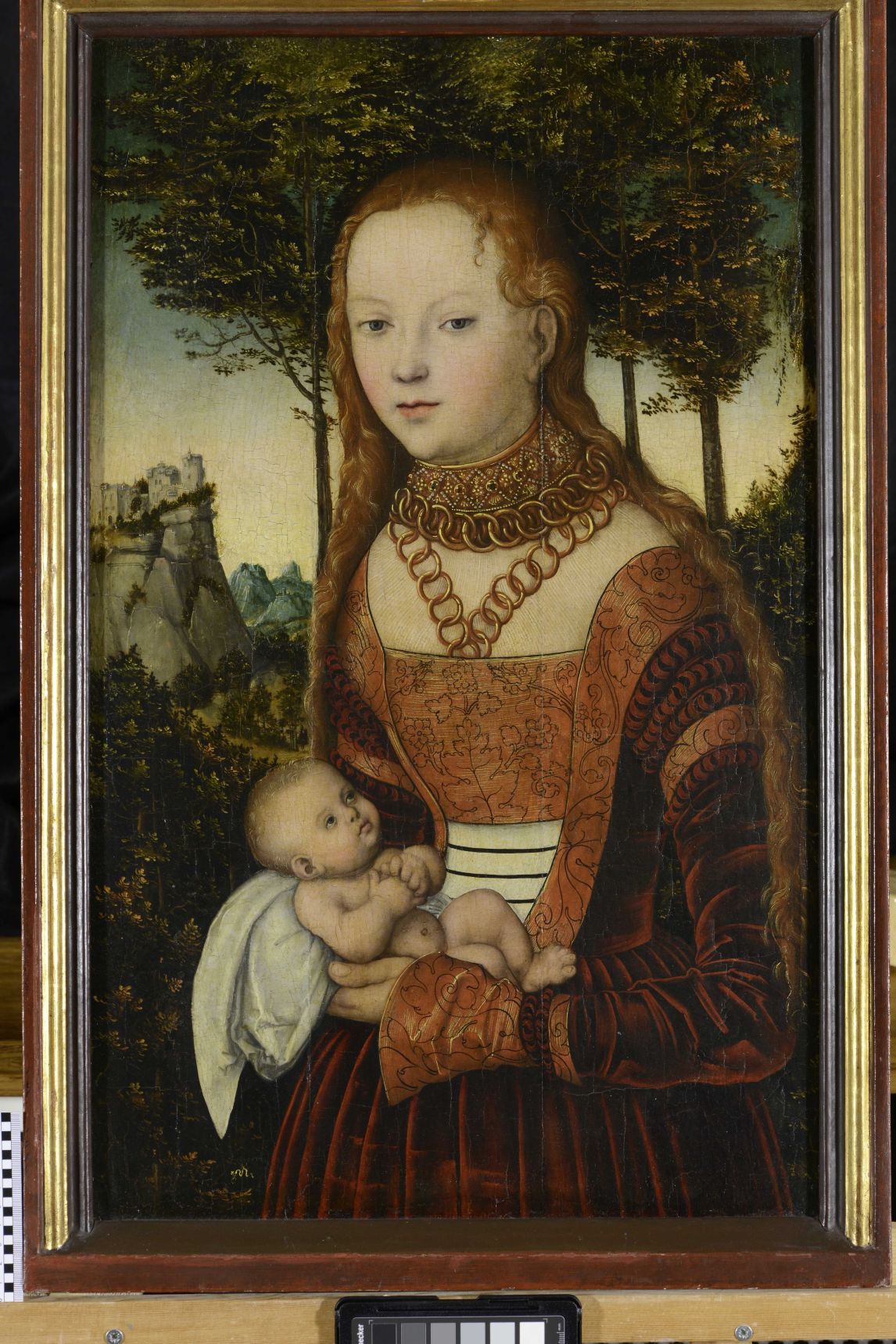 Junge Mutter mit Kind, Lucas Cranach d. Ä., um 1525, Mischtechnik auf Rotbuchenholz. Wartburg-Stiftung, Kunstsammlung, Inv.-Nr. M0002. Cranach Digital Archive.