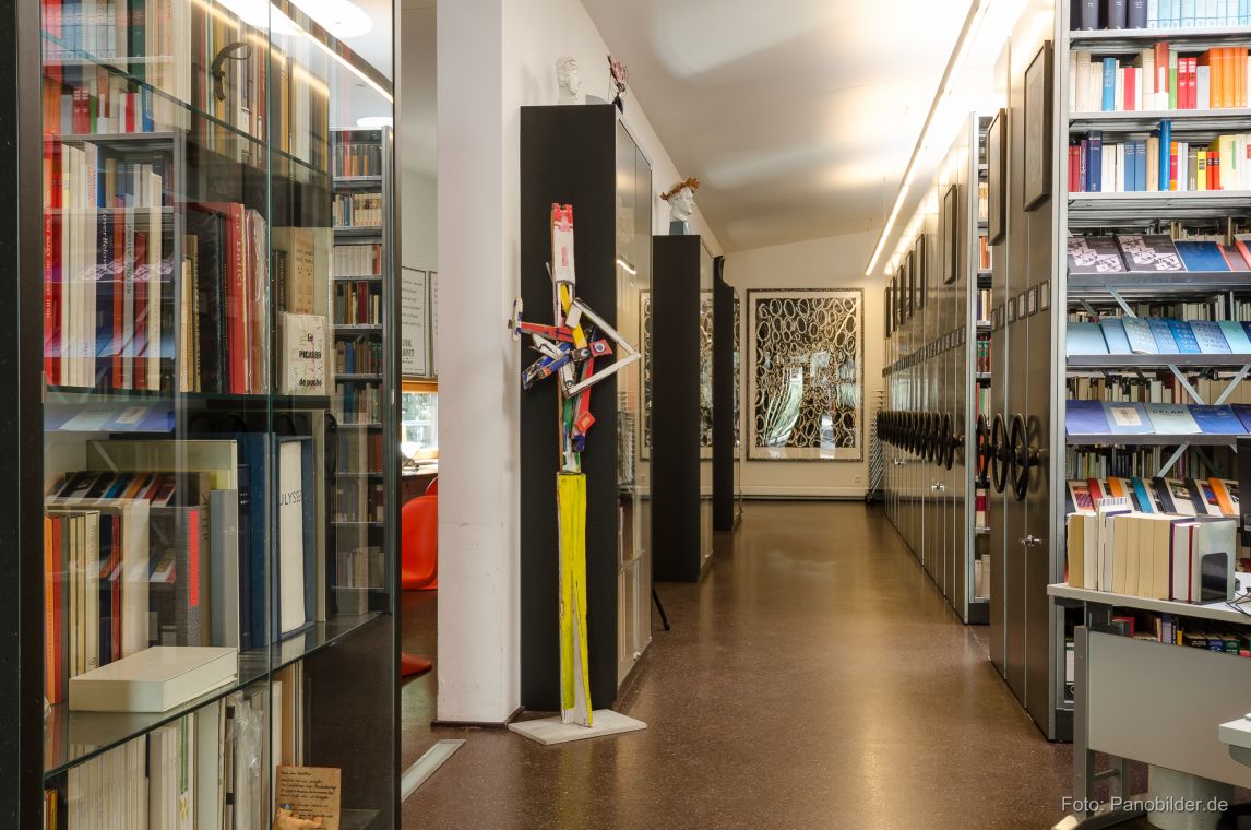 Bibliothek der Stiftung Lyrik Kabinett, München