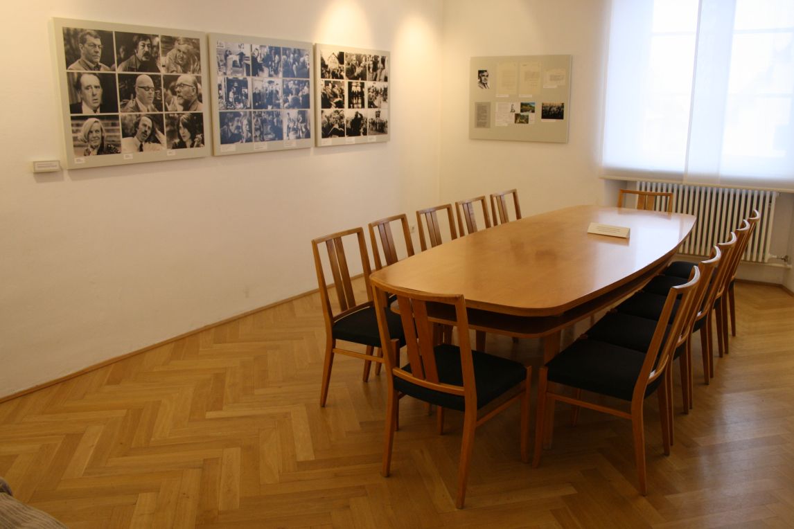 Tisch der Gruppe 47, Copyright: Literaturarchiv Sulzbach-Rosenberg