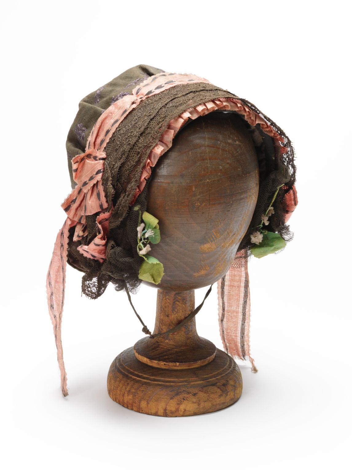 Frauenhaube, Süddeutschland, 19. Jahrhundert, Jüdisches Museum Franken  © Jüdisches Museum Franken / Fotografin: Annette Kradisch